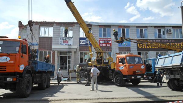 Ликвидация последствий обрушения крыши в здании в Кемерово