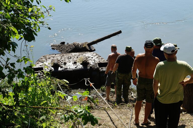 Операция по подъему танка Т-34 времен ВОВ со дна Дона в Воронежской области