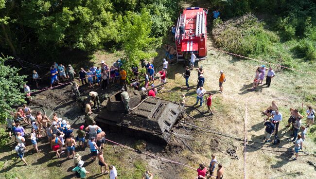Операция по подъему танка Т-34 времен ВОВ со дна Дона в Воронежской области