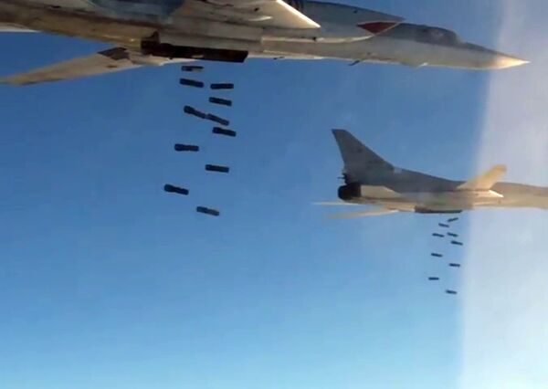 Удар бомбардировщиков Ту-22 по вновь выявленным объектам ИГ в р-нах Пальмиры