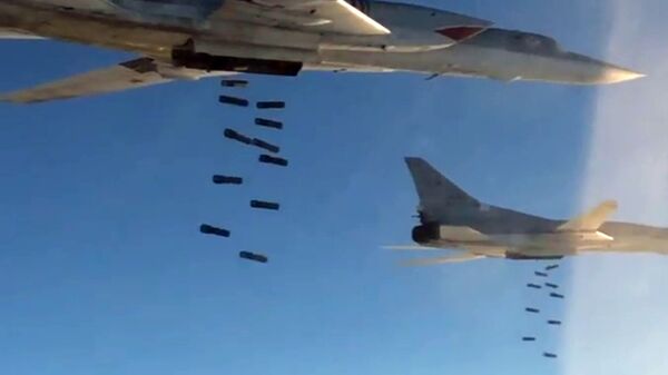 Удар бомбардировщиков Ту-22 по вновь выявленным объектам ИГ в р-нах Пальмиры. Архивное фото