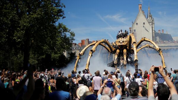 13-метровый робот-паук на улицах французского Нанта