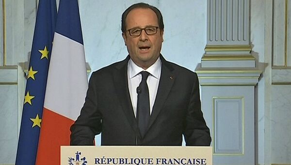 Президент Франции Франсуа Олланд во время телеобращения в связи с терактом в Ницце. 15 июля 2016. Архивное фото