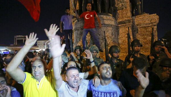 Ситуация на площади Таксим в Стамбуле. 16 июля 2016