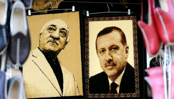 Изображения Фетхуллаха Гюлена и Тайипа Эрдогана. Архивное фото