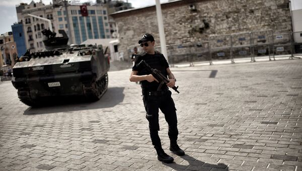 Полиция в Стамбуле. 17 июля 2016 год. Архивное фото