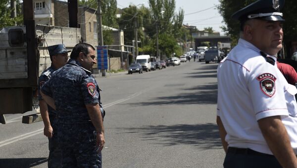 Полицейские в Ереване. Архивное фото