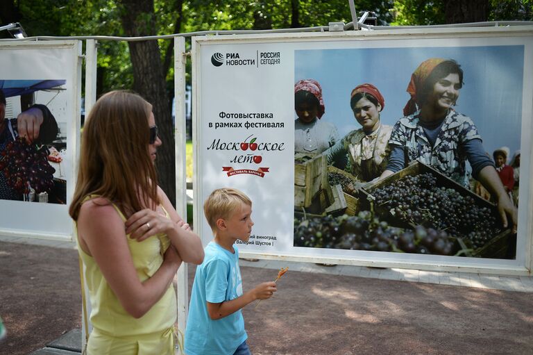 Фотовыставка РИА Новости в рамках фестиваля Московское варенье. Дары природы