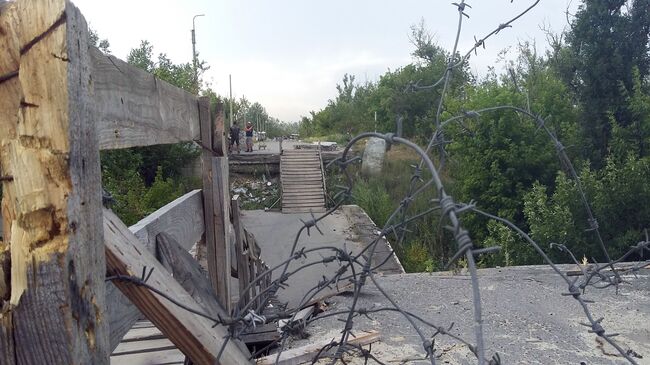 КПП на линии соприкосновения в Донбассе. Архивное фото