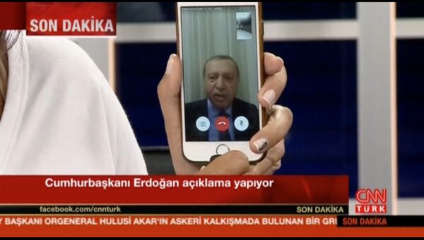 Обращение президента Турции Тайипа Эрдогана через мобильное приложение Facetime для смартфона