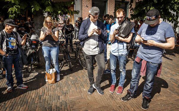 Игроки в Pokemon Go в Харлеме, Нидерланды