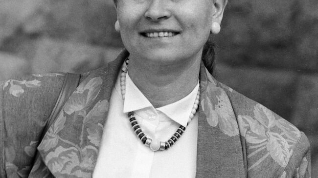 Актриса Людмила Зайцева во время съемок на киностудии Мосфильм. 1987 год Актриса Людмила Зайцева во время съемок на киностудии Мосфильм. 1987 год