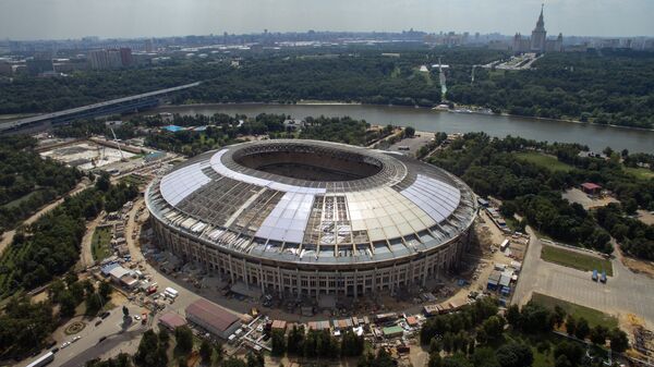 Реконструкция большой спортивной арены Лужники в Москве.Архивное фото