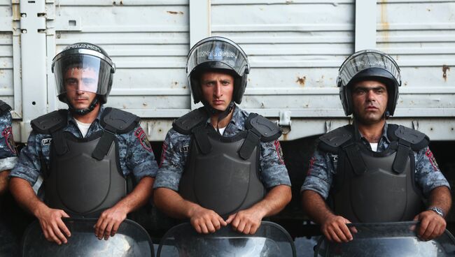 Группа полицейского спецназа. Ереван. Архивное фото