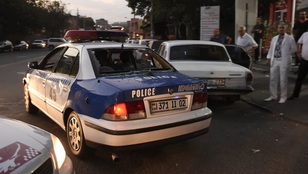 Полицейский автомобиль в Ереване. Архивное фото