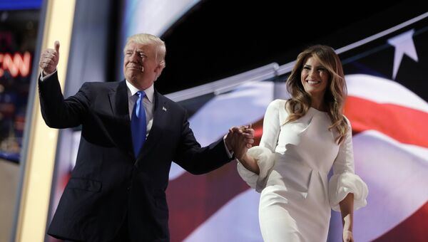 Кандидат в президенты США от Республиканской партии Дональд Трамп с супругой Меланьей