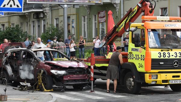 Взорванный автомобиль на перекрестке улиц Богдана Хмельницкого и Ивана Франко, в котором погиб журналист Павел Шеремет. Архивное фото