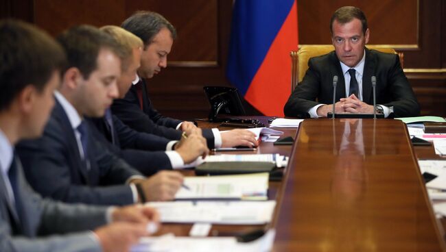 Председатель правительства РФ Дмитрий Медведев проводит в резиденции Горки совещание о расходах бюджета в части спорта, связи и науки. 20 июля 2016