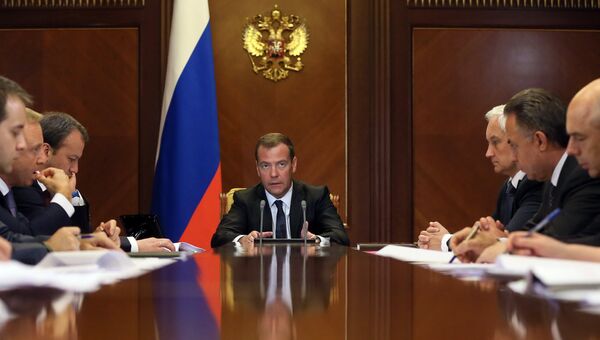 Премьер-министр РФ Д. Медведев провел совещание о расходах бюджета в части спорта, связи и науки. 20 июля 2016