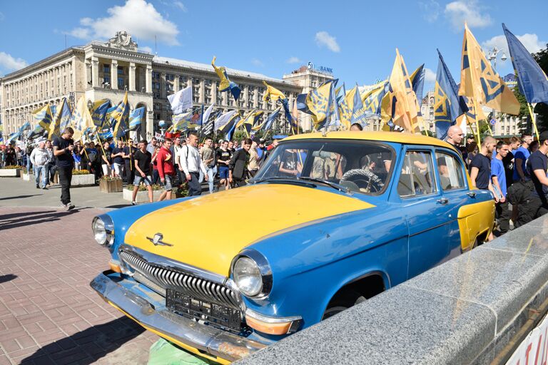 Участники акция протеста шахтёров у здания Кабинета министров Украины в Киеве