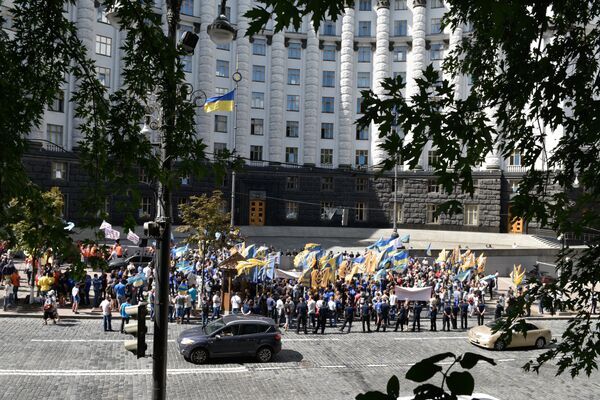Участники акции протеста шахтёров у здания Кабинета министров Украины в Киеве