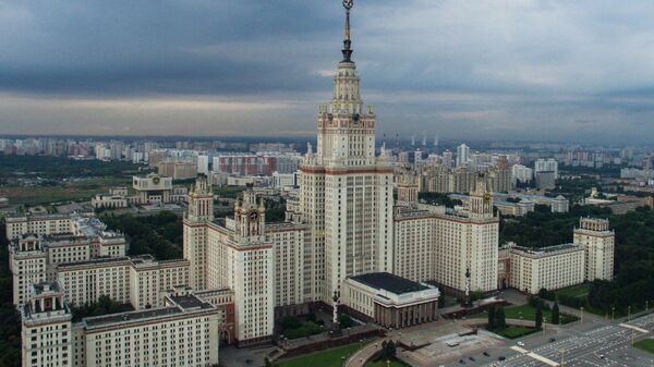 Здание Московского государственного университета имени М.В. Ломоносова в Москве. Архивное фото