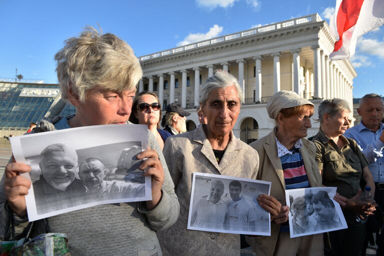 Участники акции памяти журналиста Павла Шеремета в Киеве