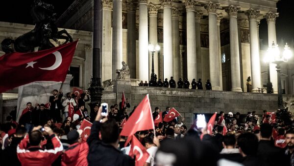 Митинг в поддержку Эрдогана. Архивное фото