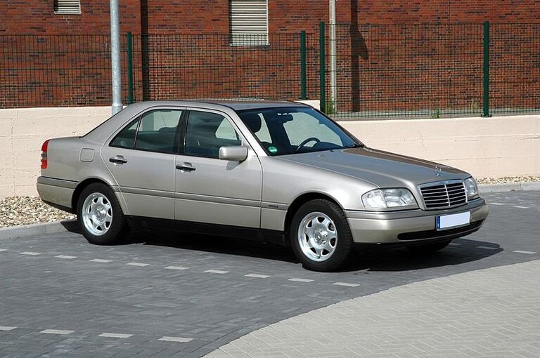 Автомобиль Mercedes-Benz C-klasse в кузове W202 Автомобиль Mercedes-Benz C-klasse в кузове W202