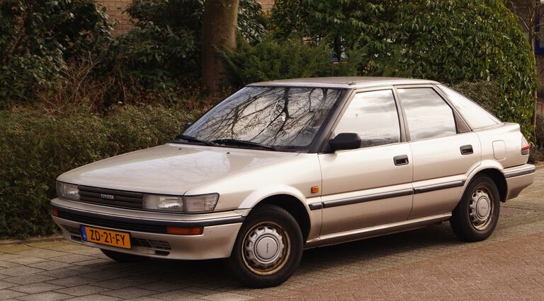 Автомобиль Toyota Corolla 1991 года выпуска Автомобиль Toyota Corolla 1991 года выпуска