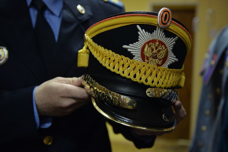 Кивер – головной убор церемониальной формы одежды военнослужащего Президентского полка Кивер – головной убор церемониальной формы одежды военнослужащего Президентского полка
