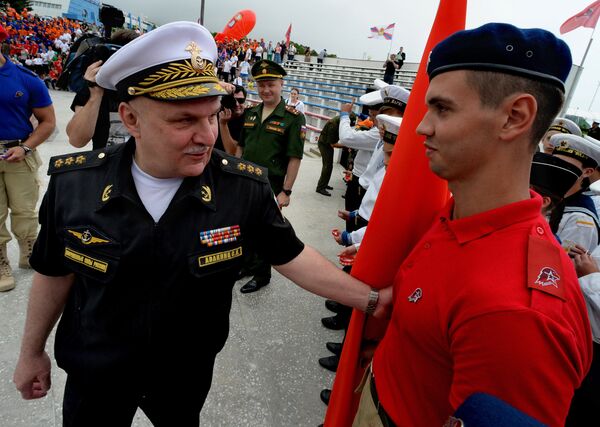 Командующий Тихоокеанским флотом адмирал Сергей Авакянц на торжественной церемонии принятия присяги во Всероссийском детском центре Океан