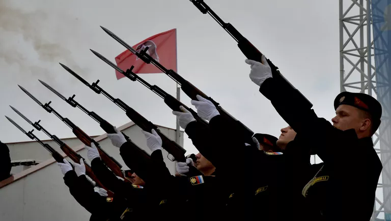 На торжественной церемонии принятия присяги во Всероссийском детском центре Океан во Владивостоке На торжественной церемонии принятия присяги во Всероссийском детском центре Океан во Владивостоке