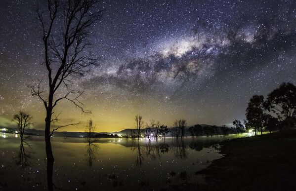 Снимок The Milky Way over Bonnie Doon фотографа Neil Creek на конкурсе фотографий ночного неба 2016 CWAS AstroFest The David Malin Awards