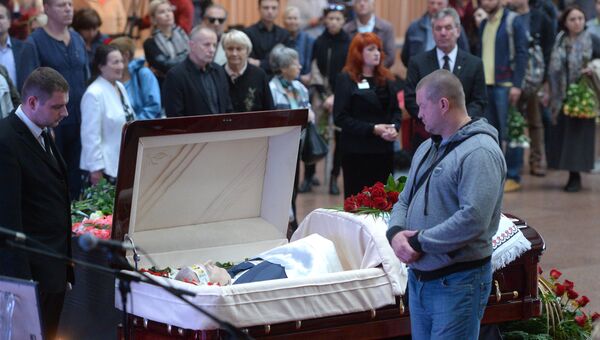На церемонии прощания с погибшим в Киеве журналистом Павлом Шереметом в Украинском доме