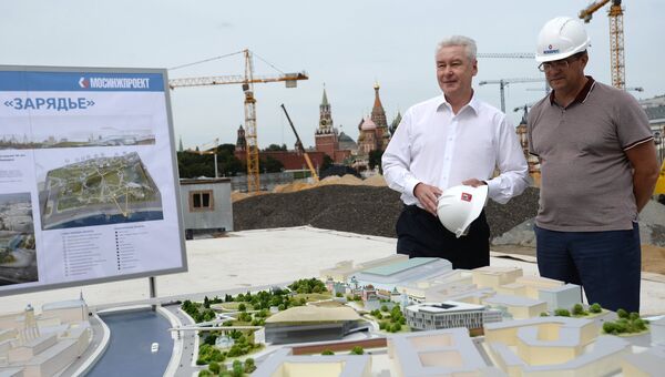Мэр Москвы С.Собянин осмотрел ход строительства комплекса Зарядье. 22 июля 2016