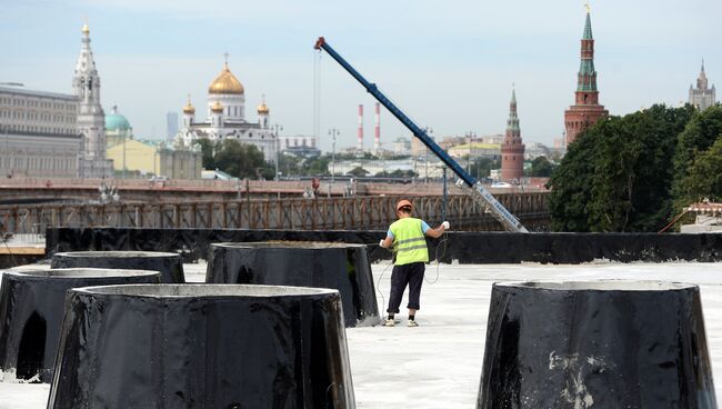 Строительство комплекса Зарядье в Москве. Архивное фото