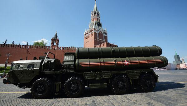 Зенитные ракетные системы большой и средней дальности С-400 на Красной площади