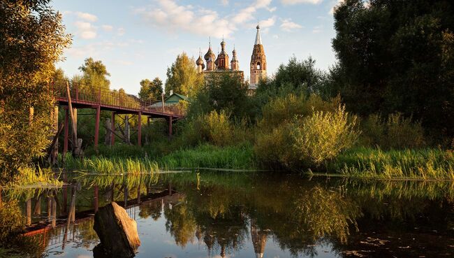 Пейзаж с церковью. Россия