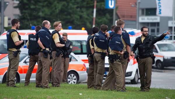 Полиция на месте стрельбы в торговом центре Мюнхена. 22 июля 2016