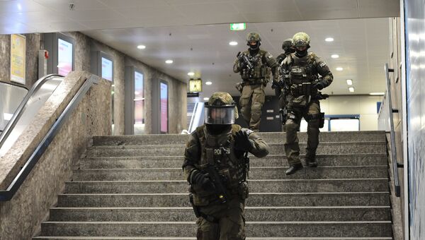 Полиция в метро на странции Карлсплатц. Мюнхен, 22 июля 2016