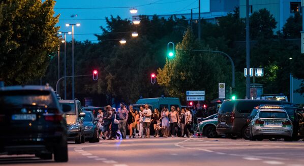 Полиция в Мюнхене эвакуирует людей из торгового центра, где неизвестные открыли стрельбу