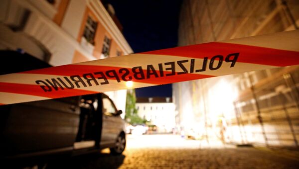 Сотрудники правоохранительных органов на месте взрыва в немецком городе Ансбахе. 25 июля 2016