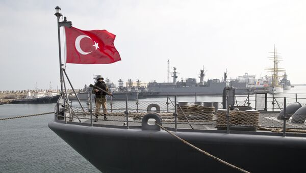 Турецкий военный на борту фрегата Turgutreis