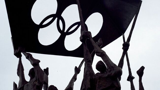Скульптура перед зданием Олимпийского музея в Лозанне. Архивное фото
