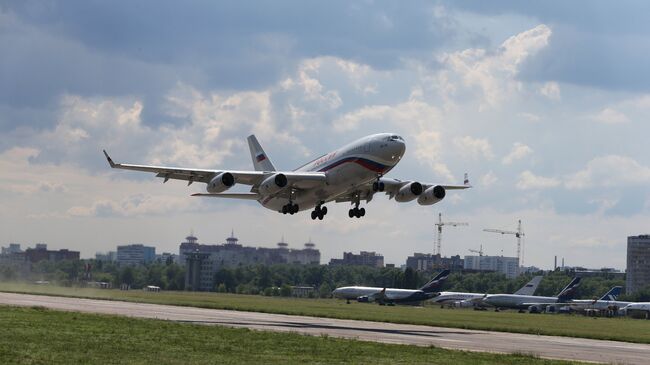 Пассажирский самолет Ил-96, переданный в Специальный летный отряд Россия Управления делами президента РФ. Архивное фото