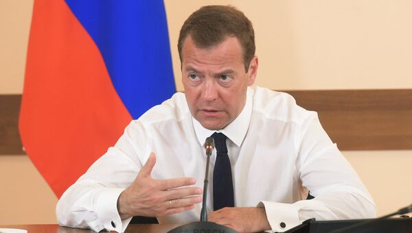 Председатель правительства РФ Дмитрий Медведев проводит совещание в Севастополе о текущем состоянии и перспективах развития дорожного хозяйства в Крымском федеральном округе. 25 июля 2016