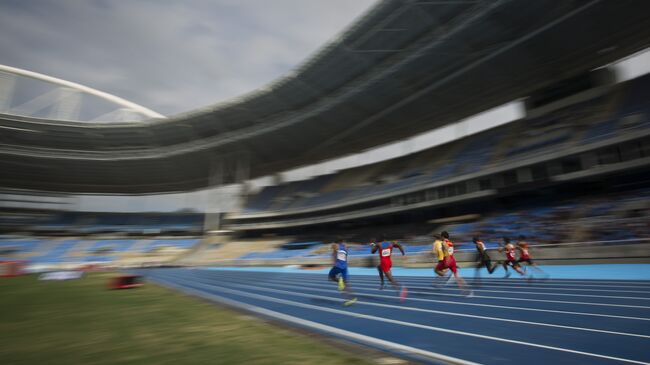 Предолимпийский тестовый забег на 100-метровую дистанцию на Олимпийском стадионе имени Жоао Авеланжа в Рио-де-Жанейро, Бразилия. Архивное фото