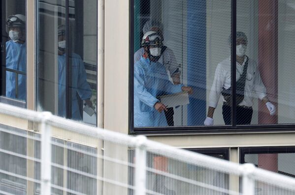 Спасатели в японском доме инвалидов, где мужчина устроил резню. 26 июля 2016 год