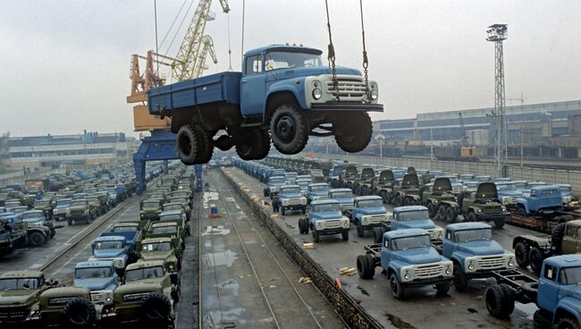 Грузовые автомобили, выпущенные Московским автомобильным заводом им. И. А. Лихачева